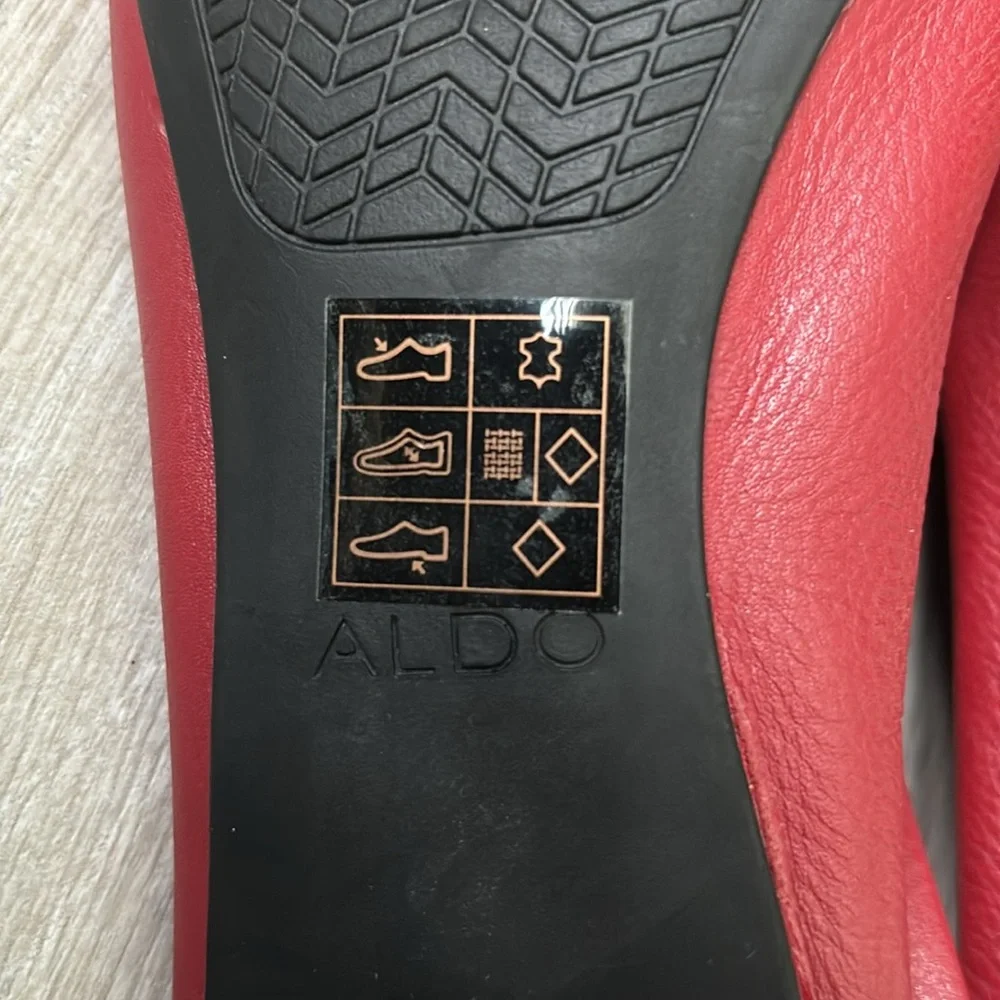 Aldo woman’s Red Leather Pointed Toe Flats size 9 - Picture 9 of 9